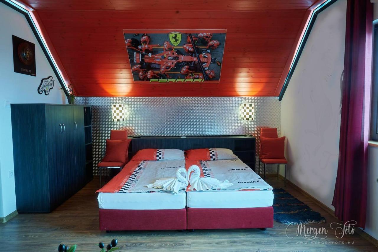 Bed and Breakfast Kamaras Ring House à Mogyoród Extérieur photo