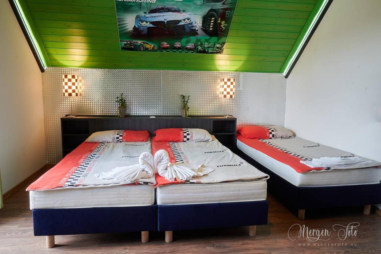 Bed and Breakfast Kamaras Ring House à Mogyoród Extérieur photo