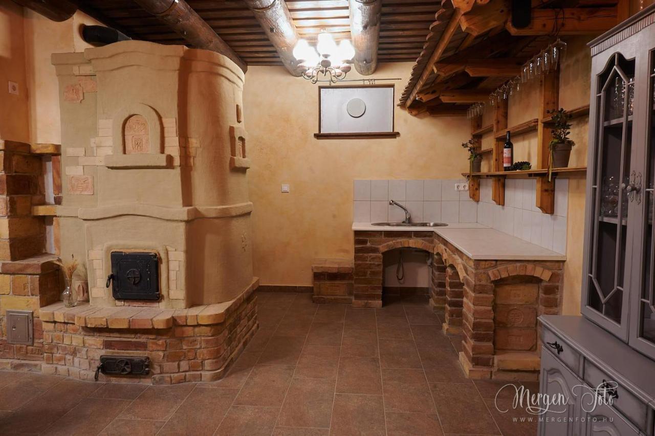 Bed and Breakfast Kamaras Ring House à Mogyoród Extérieur photo