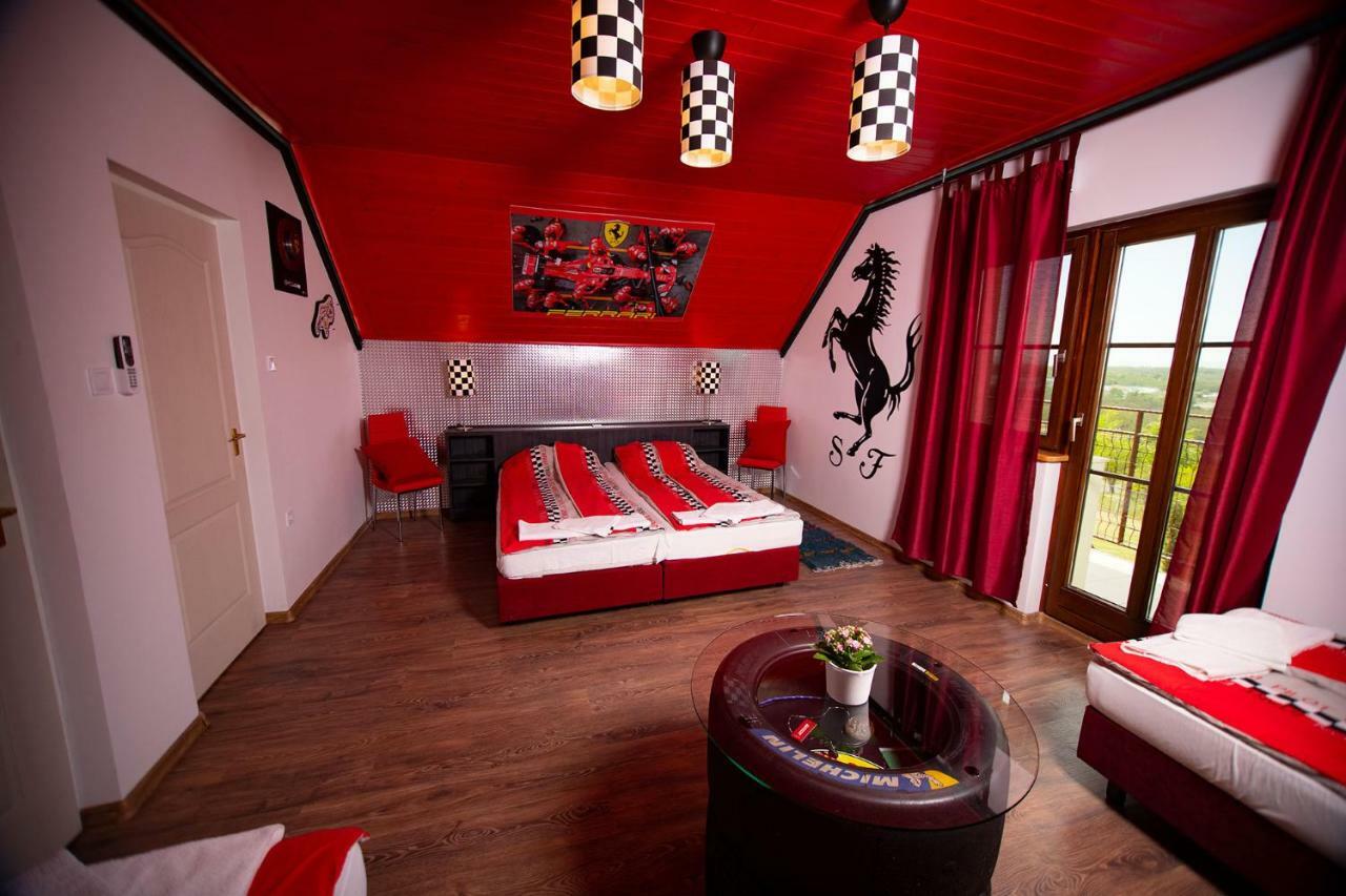 Bed and Breakfast Kamaras Ring House à Mogyoród Extérieur photo